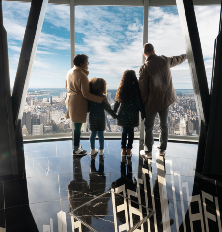 Familie in der Aussichtsplattform im 102. Stock des Empire State Building